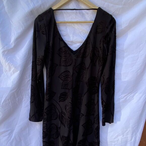 Gorgeous‎ Black Dress - Picture 4 of 9